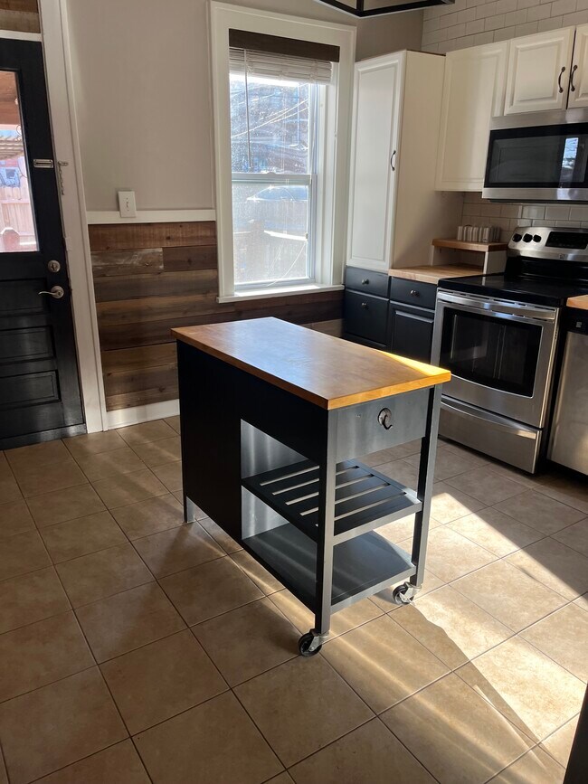 Cocina - 4940 Walsh St