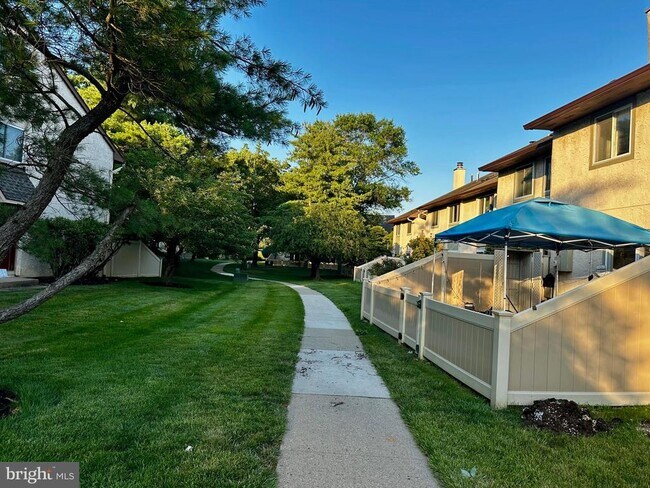 Foto del edificio - 99 Thoreau Dr