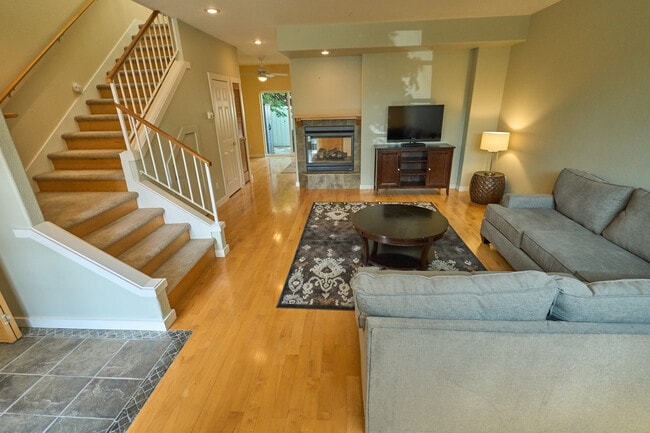 Living room w/fireplace - 973 B St