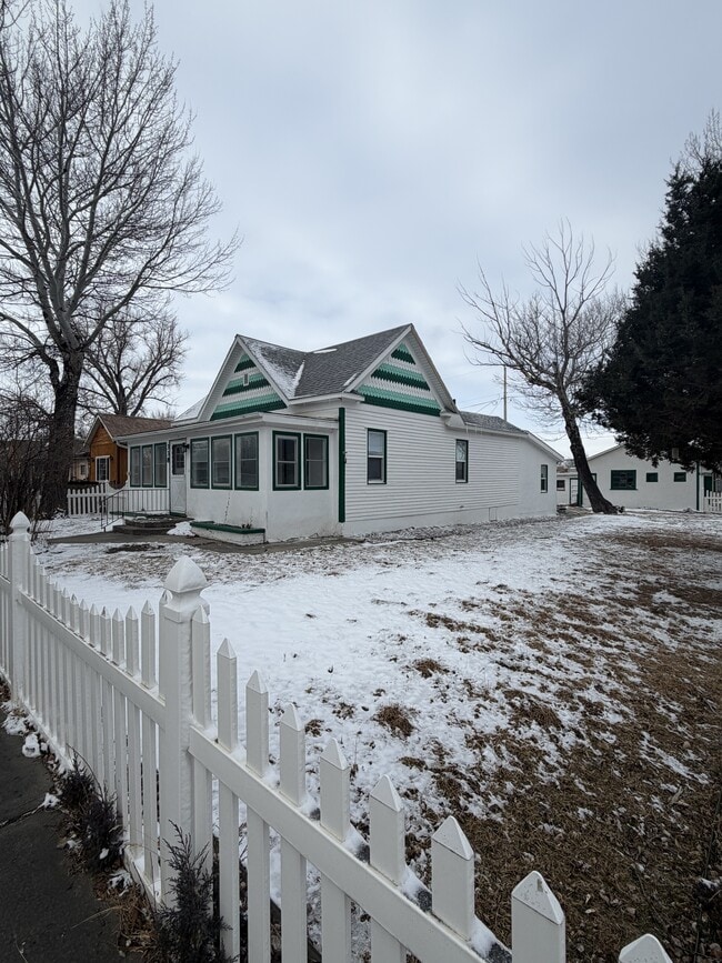 Building Photo - 338 N 2nd St