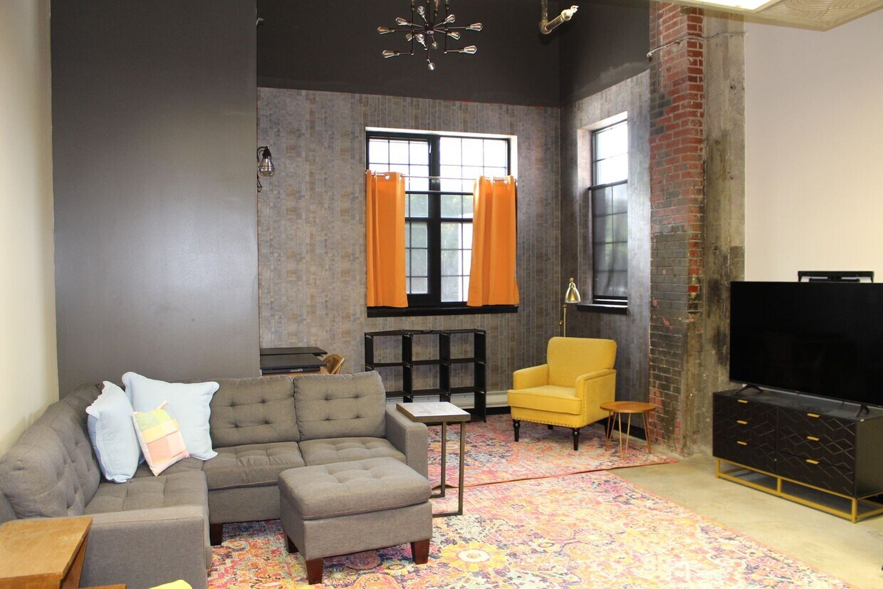 Foto principal - **Industrial Loft-Style 1BR Near UofL – Wa...