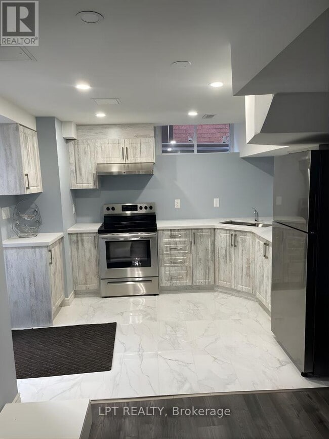 Building Photo - 17 Hollowgrove Blvd