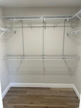 Building Photo - 3848 N Lake Dr