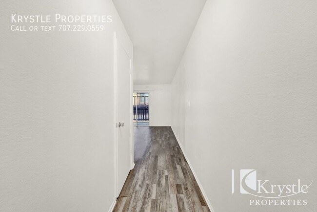 Foto del edificio - Nice 1 bdrm apt with off-street parking an...