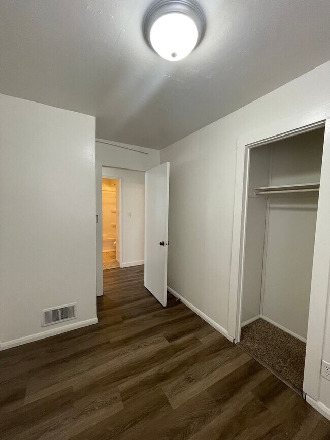 Building Photo - Nice 3-Bedroom For Rent in Goshen off of N...