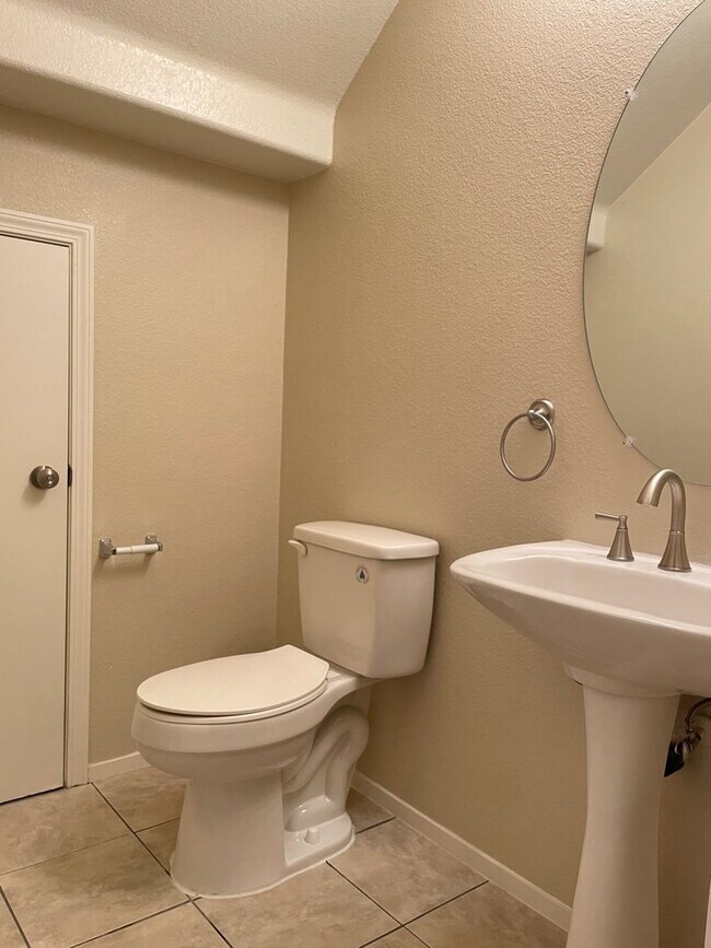 Building Photo - Adorable Two Story Home in Silverado Ranch