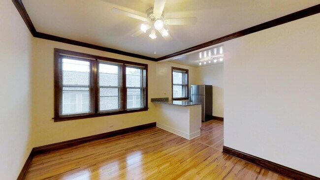 Building Photo - 3217 W Belle Plaine Ave