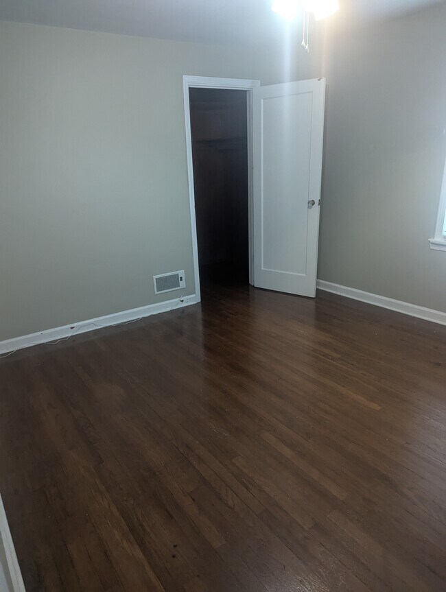 Foto del edificio - 821 E 54th St