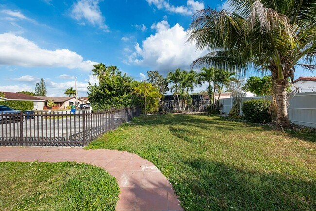 Foto del edificio - 2348 SW 138th Pl