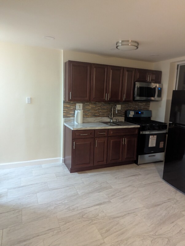 Foto del edificio - 208 Howard Ave