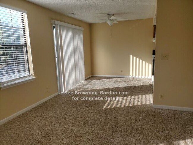Building Photo - 2 bedroom condo in Brentwood!