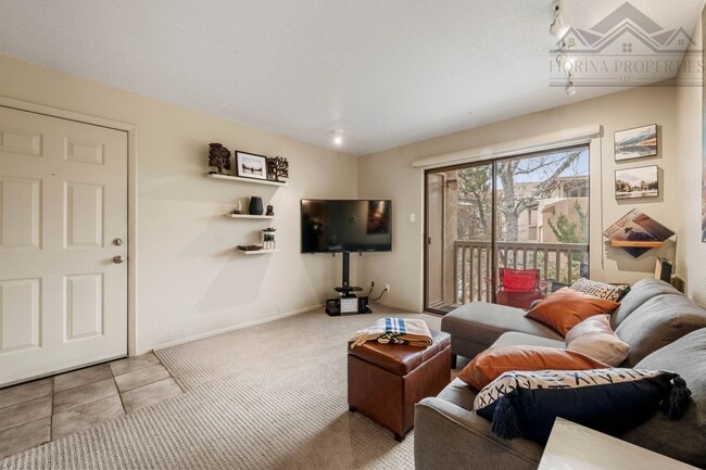 Foto del edificio - 1 MO. FREE RENT! UNFURNISHED Bright & Stylish Condo at The Reserve