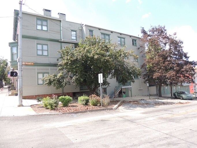Building Photo - 383 E Market St