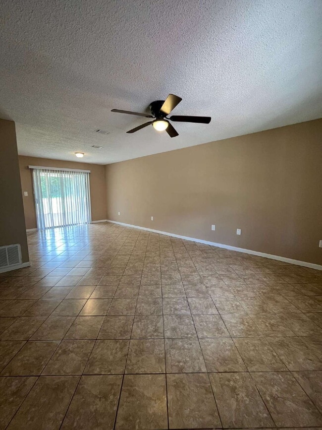 Building Photo - 939 Tanager Rd