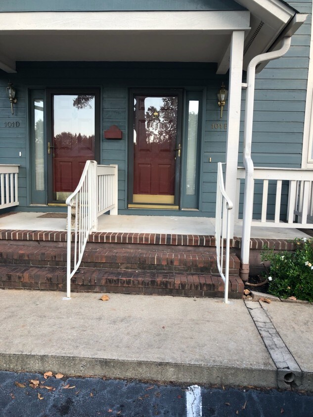 101 Fairway Oaks Ln, Easley, SC 29642 Condo for Rent in Easley, SC