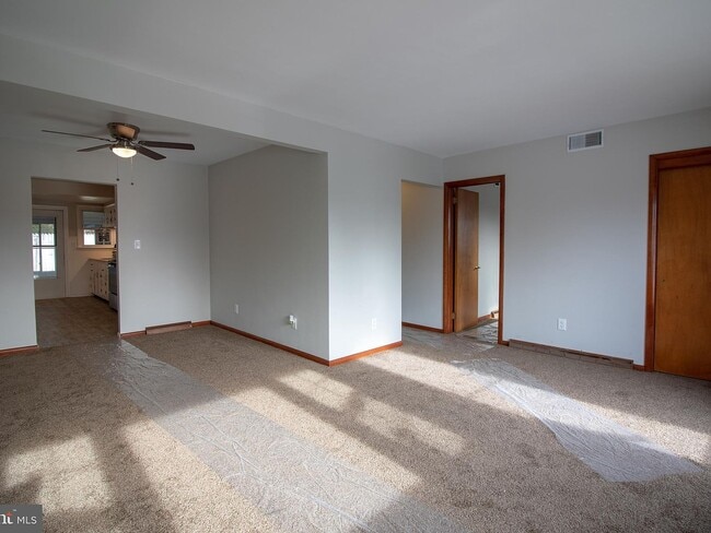Building Photo - 6301 Salem Park Cir