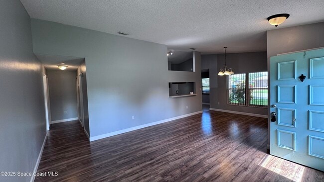 Foto del edificio - 747 Samuel Chase Ln