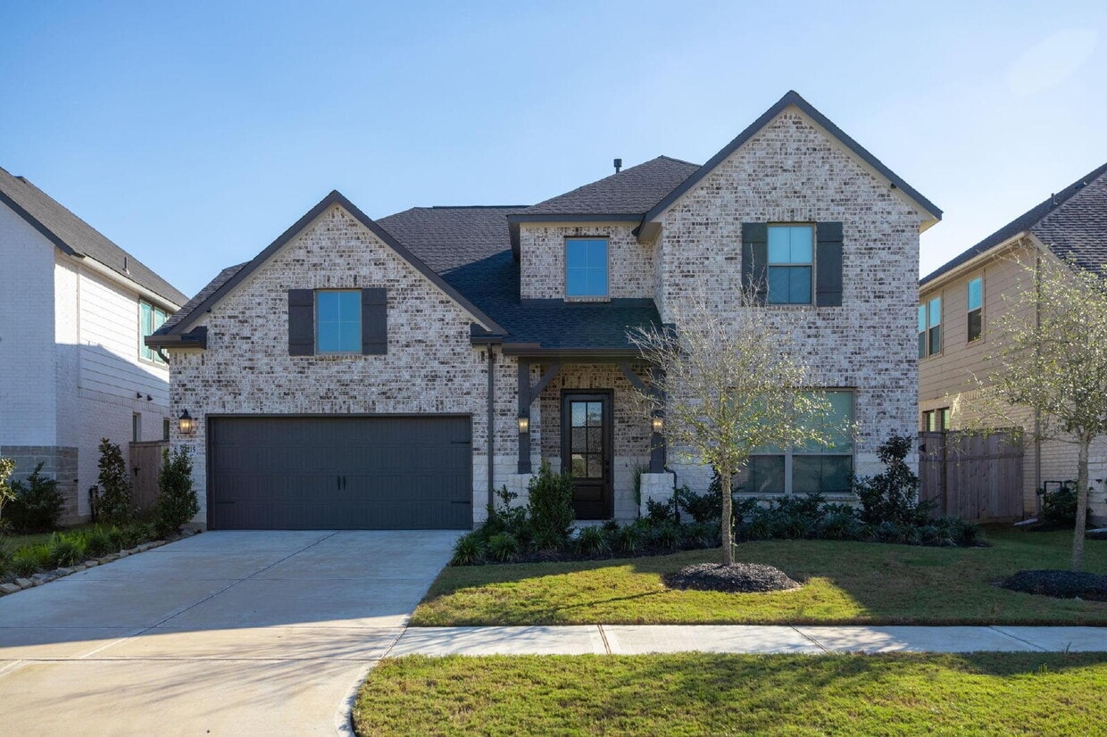 Primary Photo - "Spacious Elegance: 4-Bedroom Retreat with...