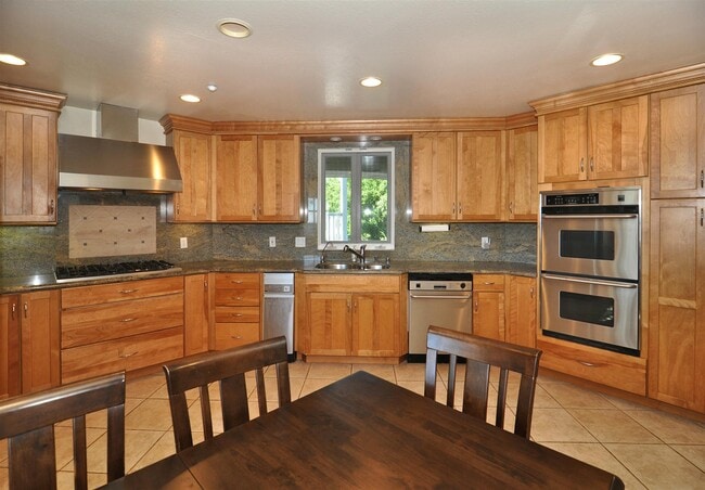 Remodeled kitchen - 8160 Mannix Dr