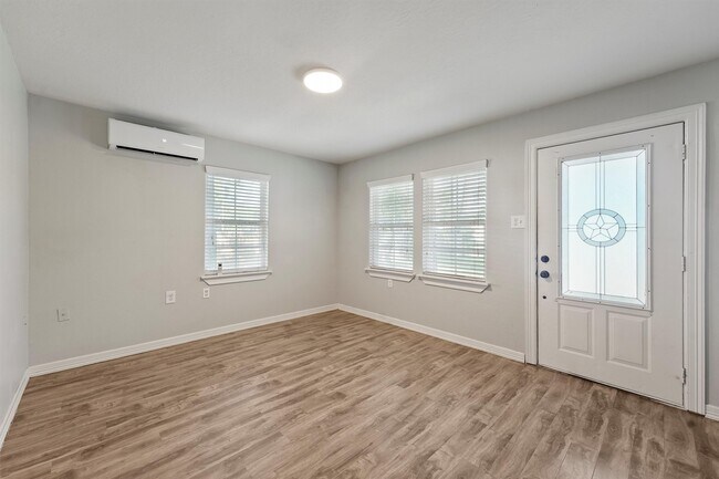 Foto del edificio - 16730 Springfield Dr
