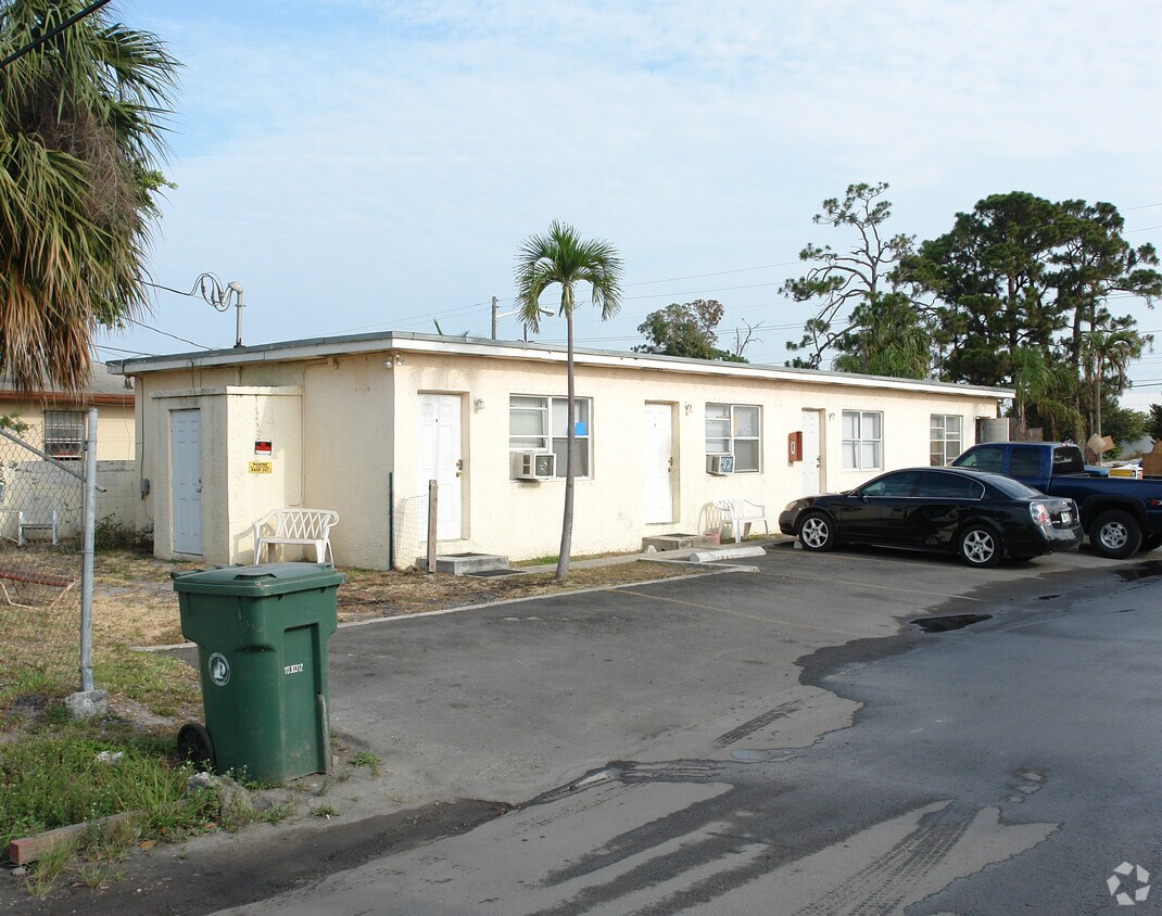 Primary Photo - 2122 NW 7th Ct