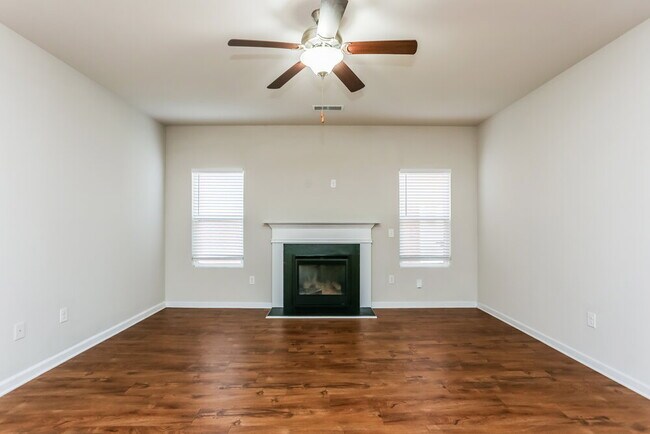 Foto del edificio - 461 Townsend Bend