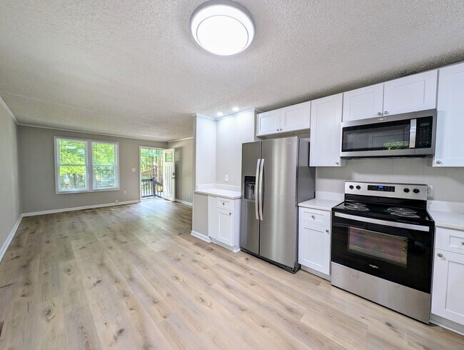 Building Photo - 190 Forsythia Ct