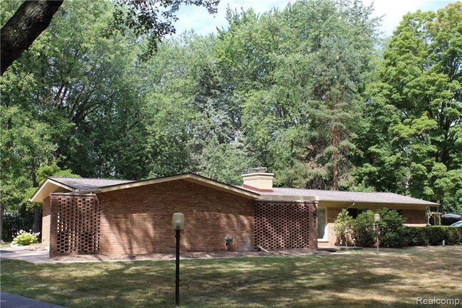 Building Photo - 5600 Crabtree Rd