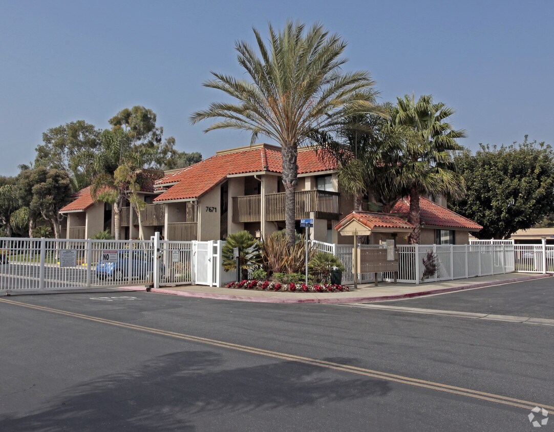 Las Brisas Apartments Huntington Beach, CA