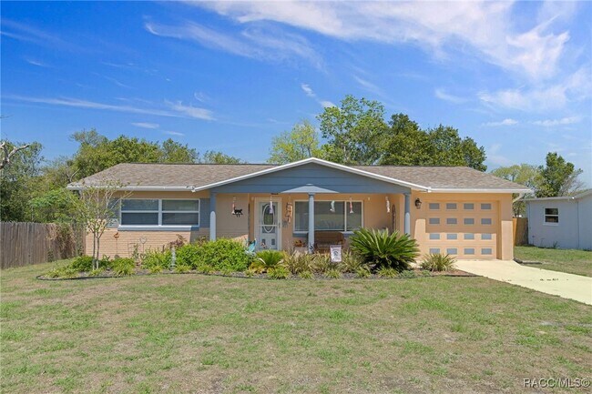 Building Photo - 11 Oak Hollow Dr