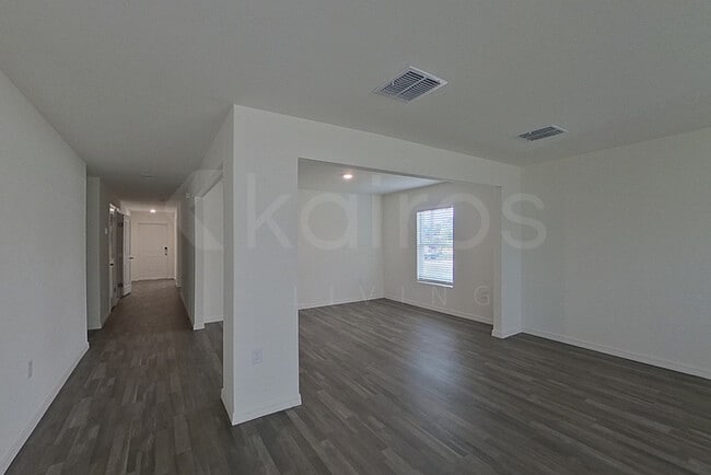 Foto del edificio - 21262 Quesada Ave