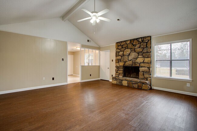 Foto del edificio - 5635 Crievewood Dr