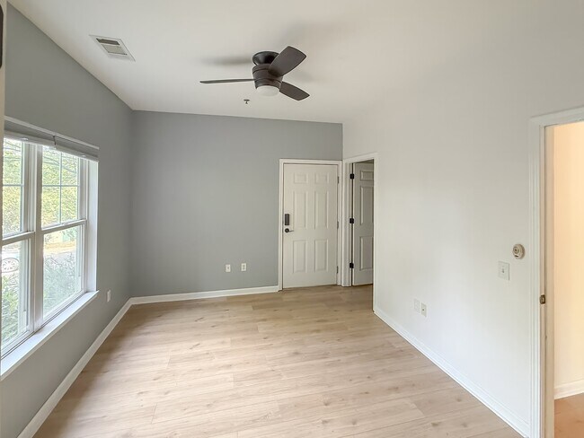 Foto del edificio - 64 Clingman Ave