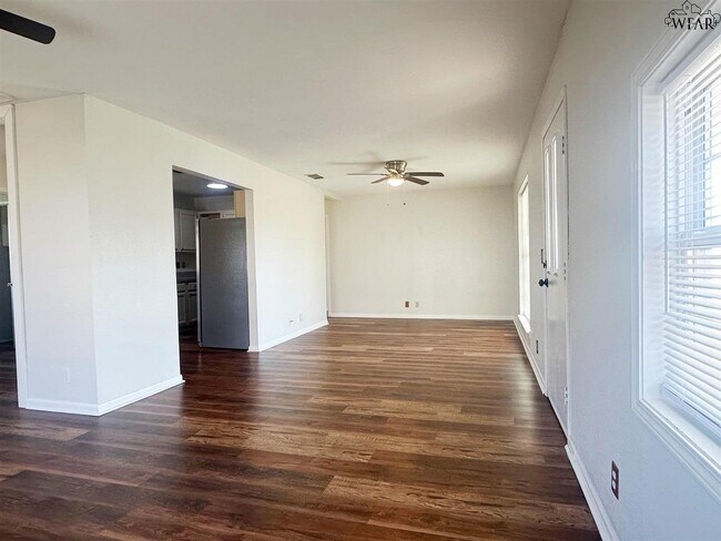 Foto del edificio - 3016 Stearns Ave