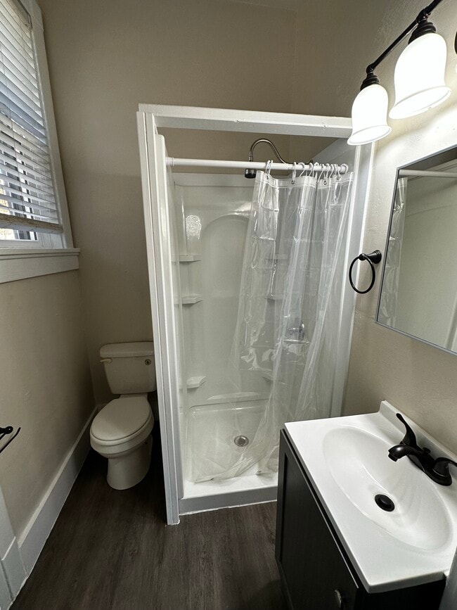 Building Photo - 1941 Madison St