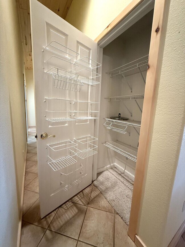 Foto del edificio - Beautiful 3BD/2BA Home In Lake Forest Comm...