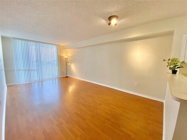Foto del edificio - 5099 NW 7th St
