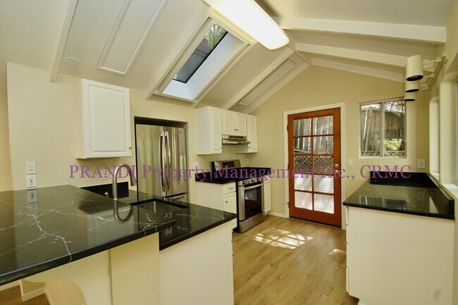 Foto del edificio - Delightful and Spacious 1Br in Triplex Clo...