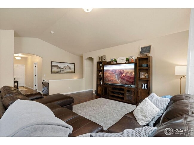 Building Photo - Renovated Milliken Home!