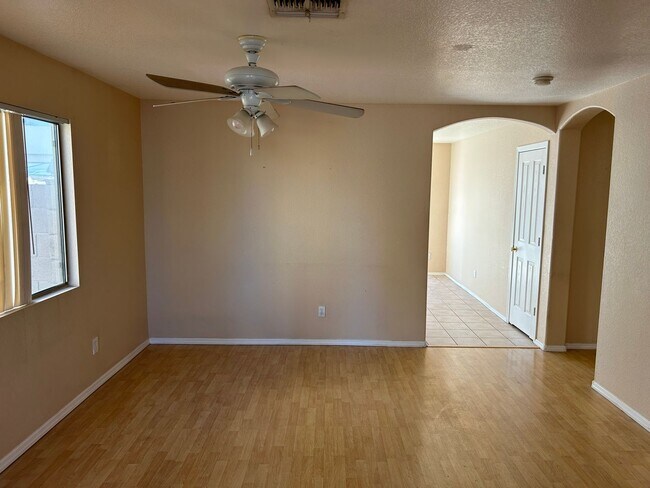 Building Photo - 2 bed 2 bath home