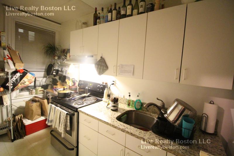 Primary Photo - 221 Winthrop St