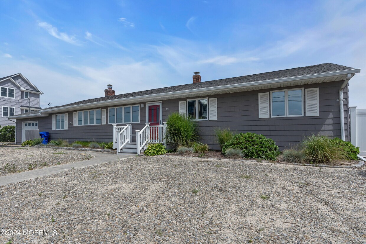 Primary Photo - 101 Sandy Point Dr
