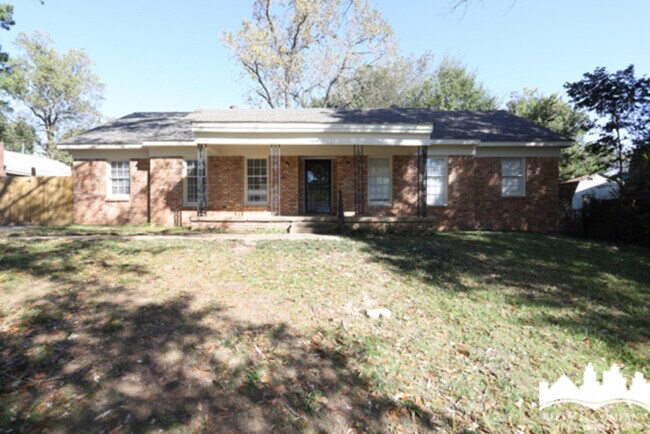 Building Photo - 934 Farmington Dr N