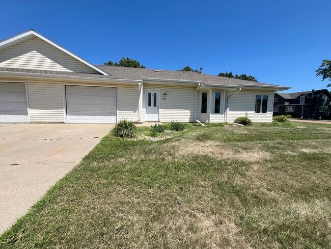 Building Photo - 2 Bed/1 Bath Ground Floor Twinhome in Lennox!