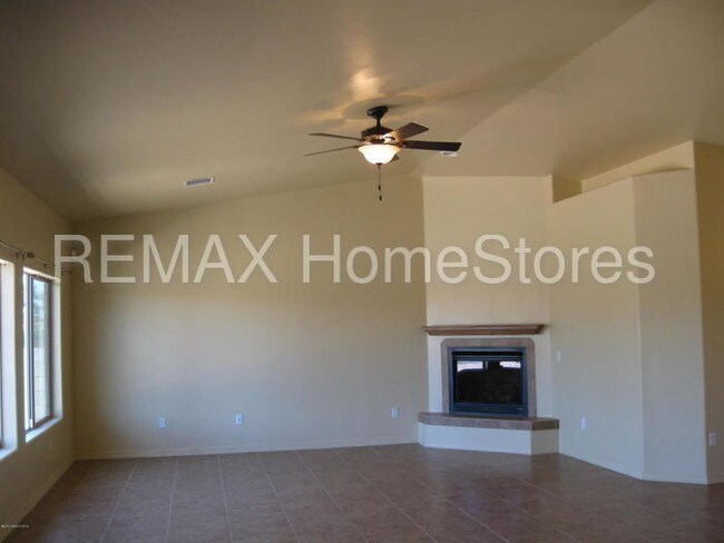 Building Photo - 5373 E Lantana Dr