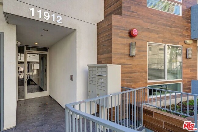 Foto del edificio - 11912 Laurelwood Dr