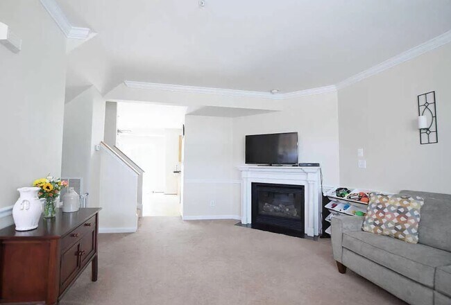 Family Room - 457 Deer Hill Cir