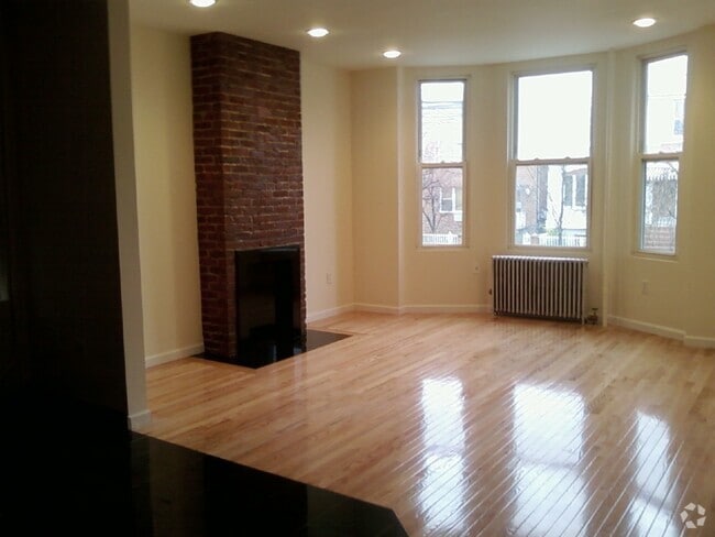 Building Photo - 2121 43rd St