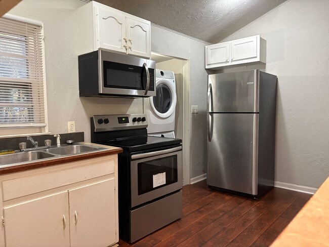 Foto del edificio - 2 Bedroom, 1 Bathroom House in High Point!