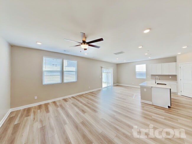 Building Photo - 247 W Millbrook Dr